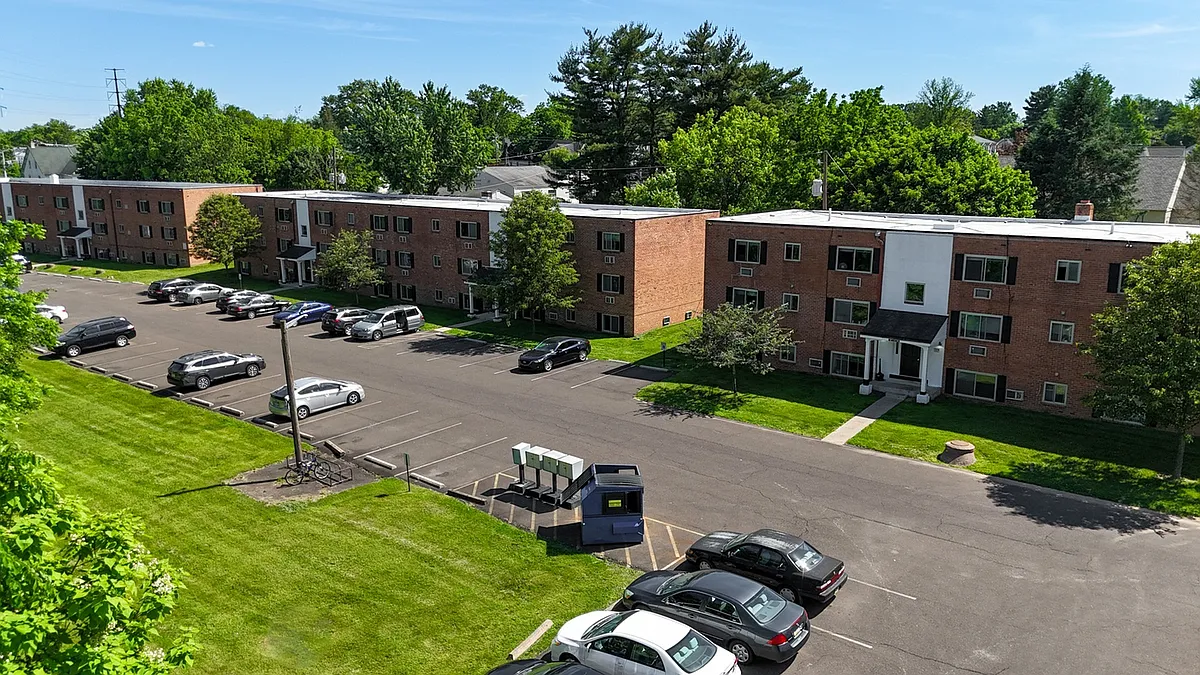 Building Photo - Meadowbrook Apartments