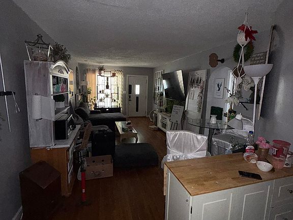 3rd image of 655 S Quentin St