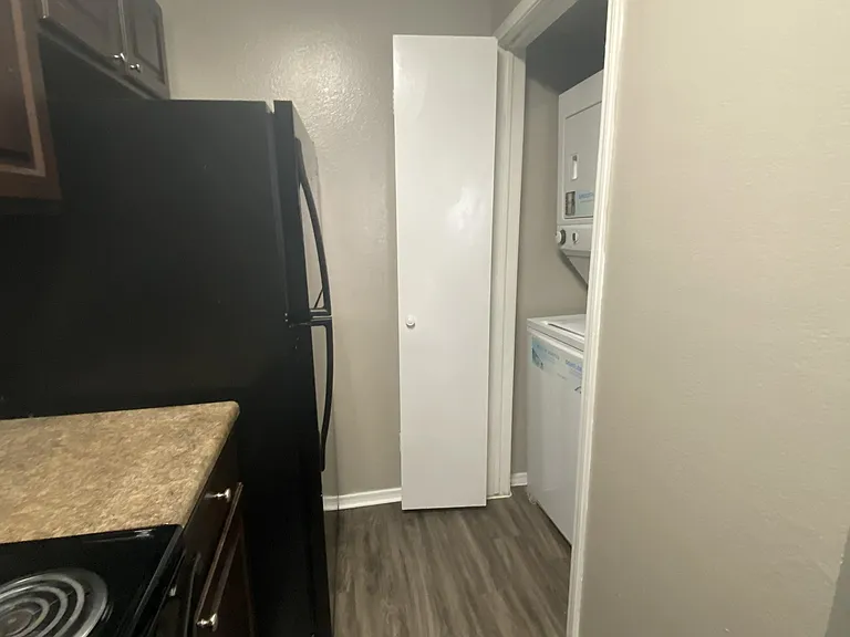 Walnut Creek Apartments — Photo 16