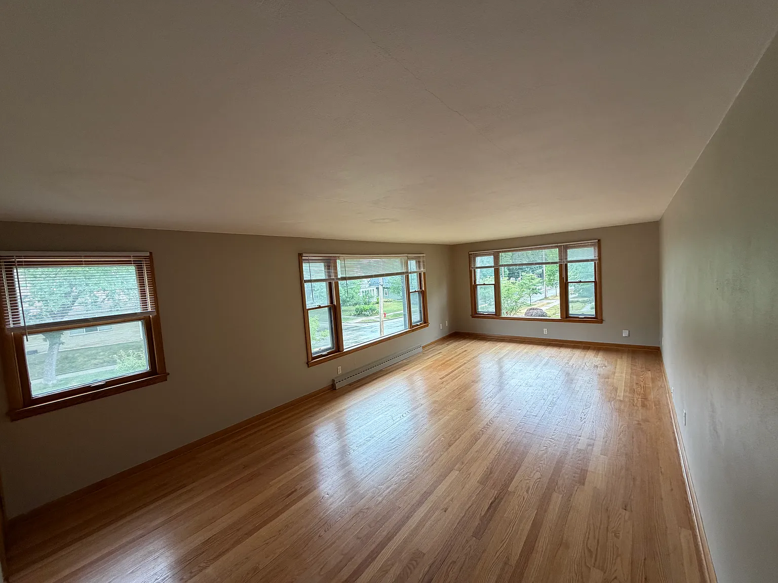 3 bed, 1200 sqft, $1,695 — Photo 2