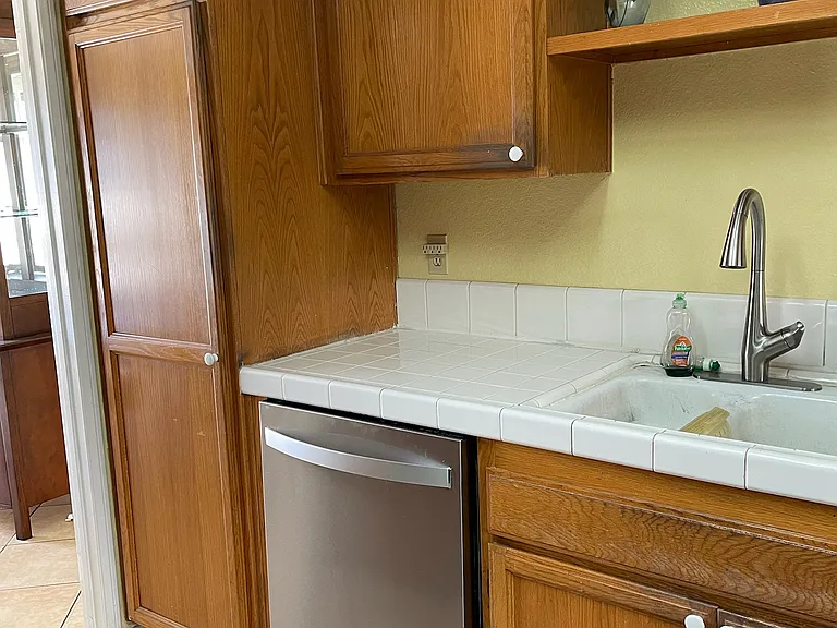 19620 Wyandotte St #3 — Photo 31