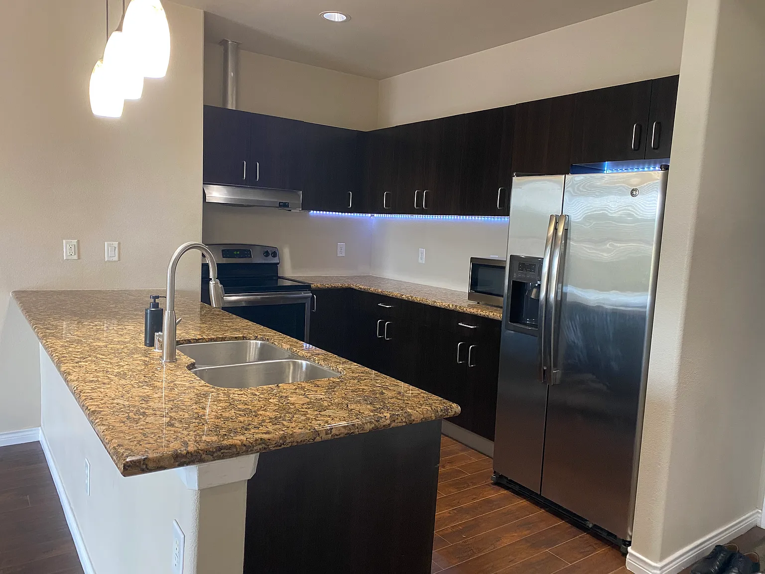 2 bed, 1100 sqft, $1,800 — Photo 2