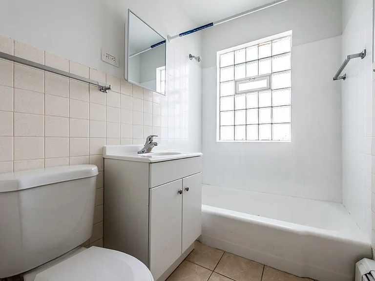 8326 S Ellis Ave — Photo 1