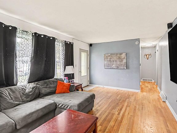 4th image of 1613 Griffith St