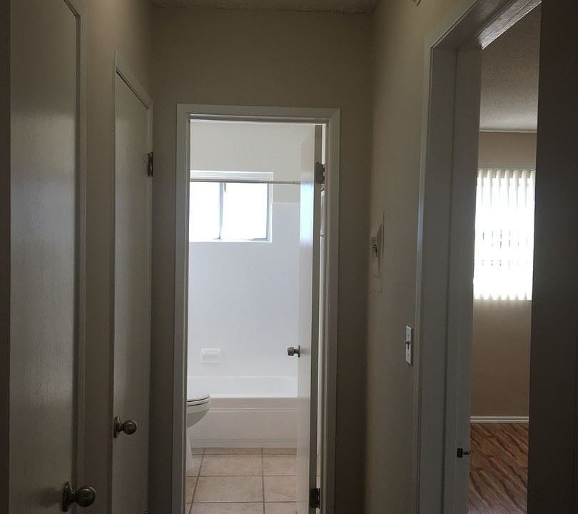 1st image of 5715 Vineland Ave APT 17