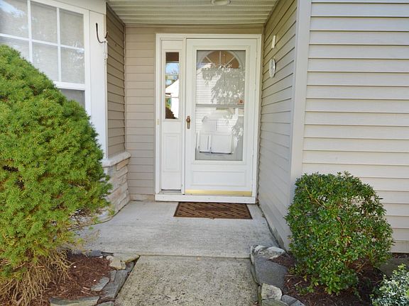 3rd image of 2441 Woodbine Lane