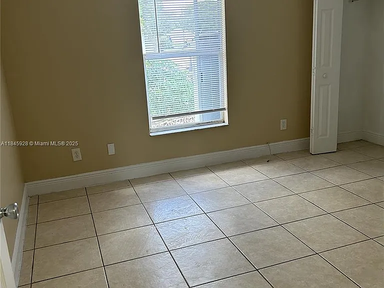 2702 Robin Ave S #2702 — Photo 2