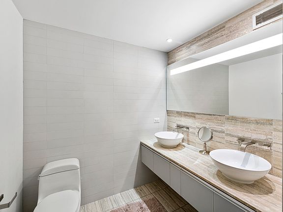 5th image of 322 W 57th St APT 25B2