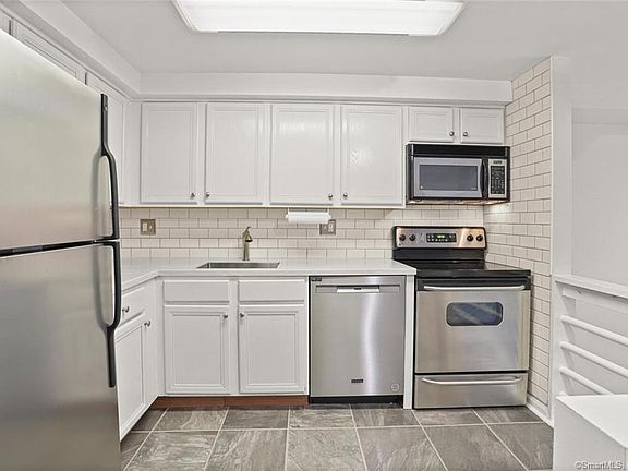 4th image of 25 Grand St APT 241