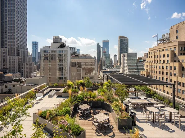 70 West 37th Street image 12 of 28