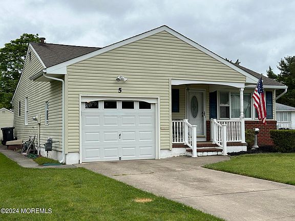 2nd image of 5 Sweet Williams Court