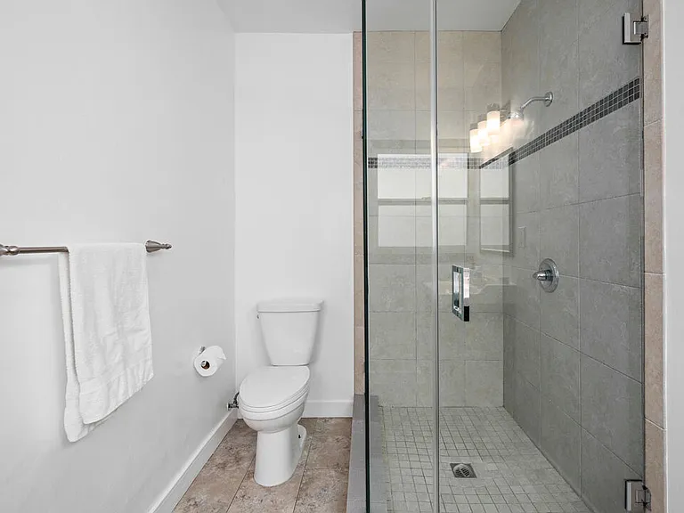 9904 Robbins Dr — Photo 19