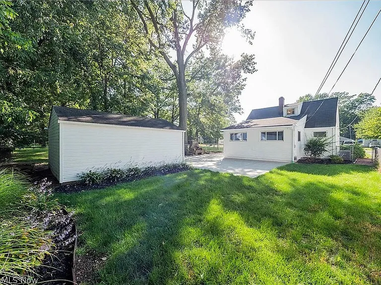 335 Inwood Blvd — Photo 23
