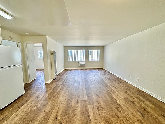 3rd image of 11225 Cumpston St APT 205