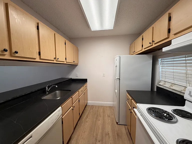 8720 N Sherman Cir #205 — Photo 5