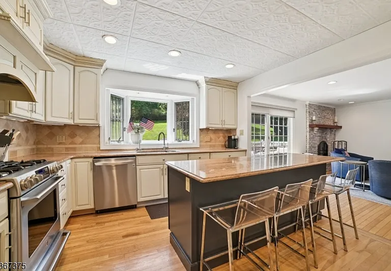 415 Fairmount Ave — Photo 9