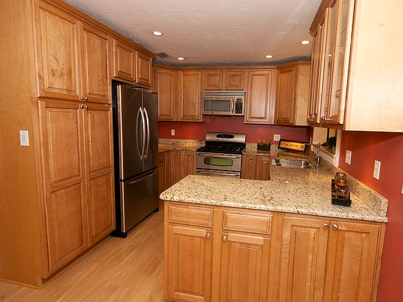 5th image of 128 Hidden Lake Dr