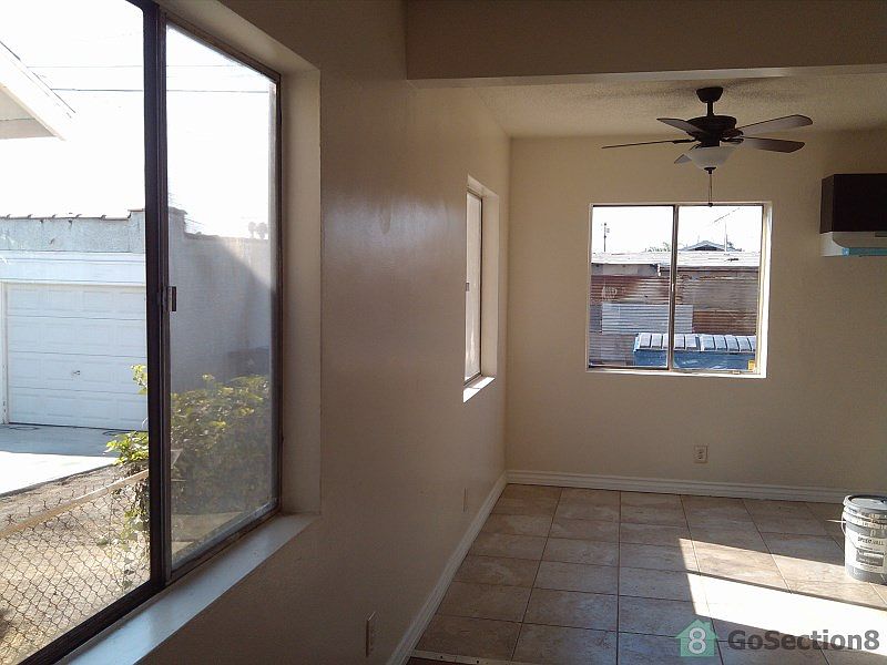 2nd image of 1045 W 40th Pl