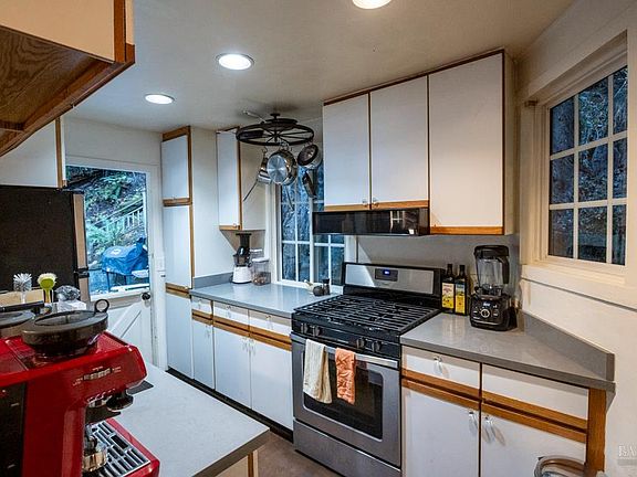 3rd image of 61 Conifer Way