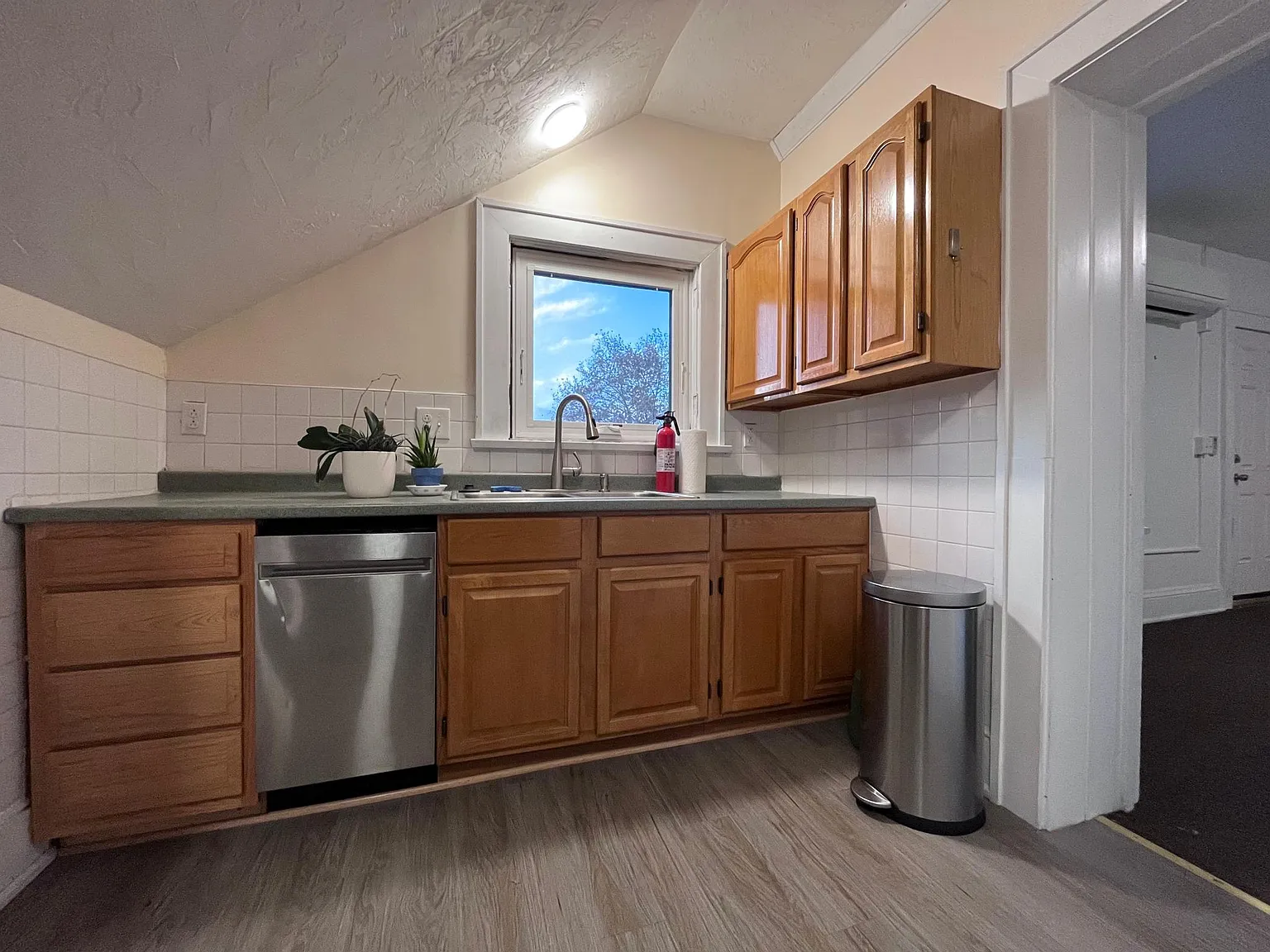 1 bed, 920 sqft, $975 — Photo 1