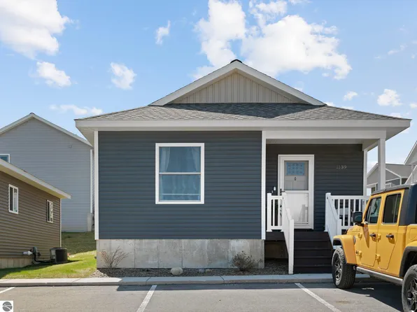 1139 Olive Pl, Traverse City, MI 49696