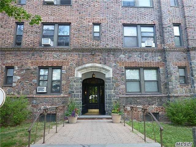 1st image of 141 Woodmere Blvd APT 1A