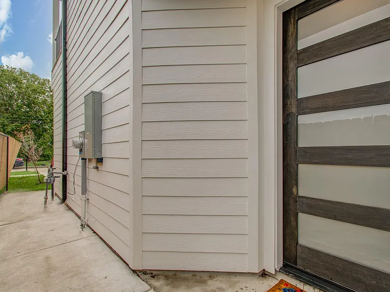 1616 Benson St — Photo 6