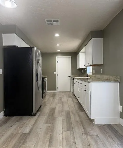 965 SW Lincoln Rd — Photo 3