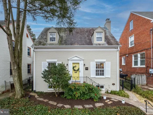 5464 30th Pl NW, Washington, DC 20015