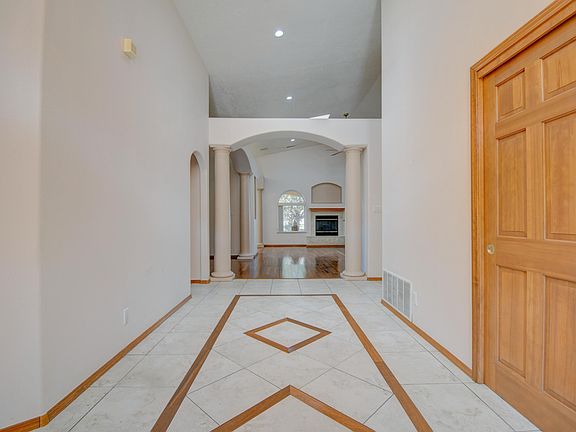3rd image of 12700 Punta De Vista Pl NE