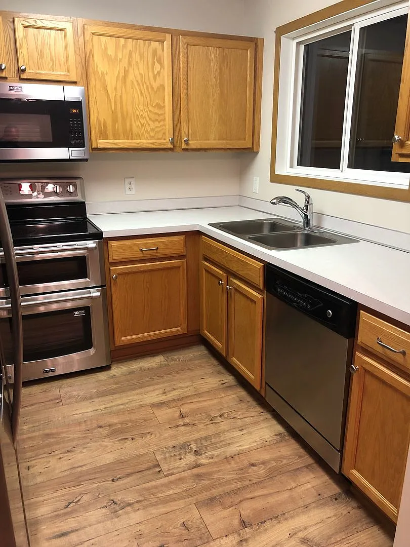 Chanhassen Townhouse - 2 bed & 1.5 Ba — Photo 3