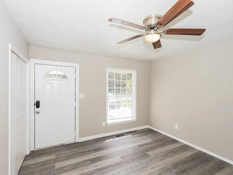 1825287_018_living_room_13187319.jpg