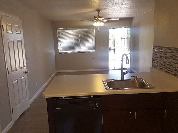 5th image of 1040 E Fairmount Ave APT 05