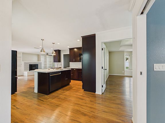 4th image of 604 Canoncito Dr