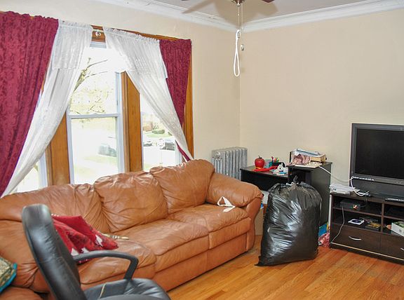 2nd image of 5635 W Wellington Ave #2