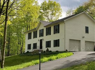 13 Colletta Ln, Marlboro, NY 12542