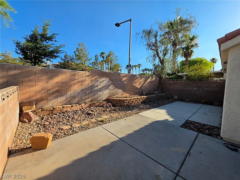 7645 Rockfield Dr — Photo 16