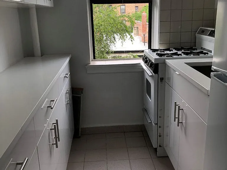 305 W 18th St #5G — Photo 4