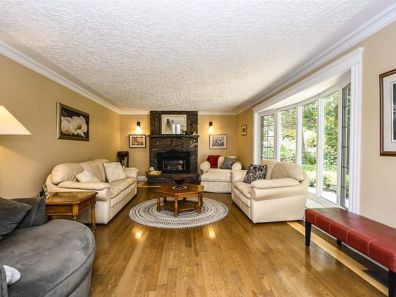 4th image of 48 Pinehaven Dr