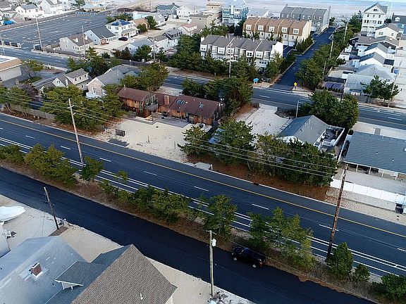 4th image of 339 S Bay Dr