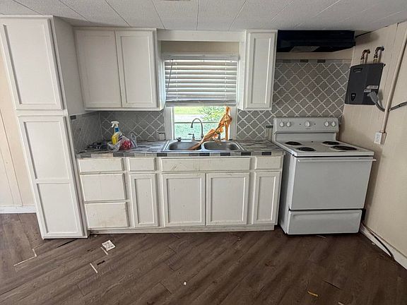 4th image of 208 F St