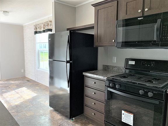 3rd image of 6577 Stratford Dr