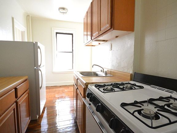 4th image of 519 Lincoln Pl APT 4J