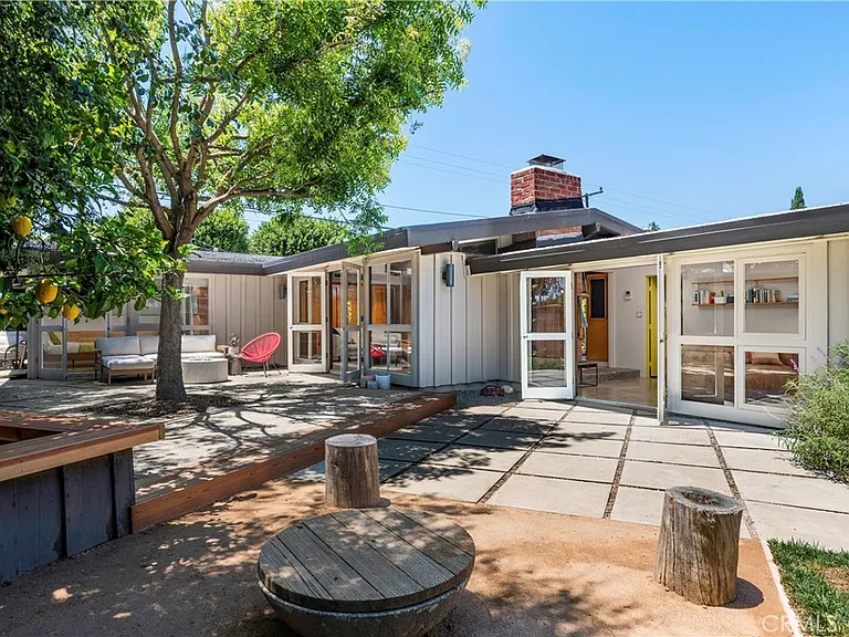 3257 Karen Ave — Photo 1
