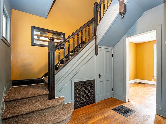 5th image of 305 N Magnolia St