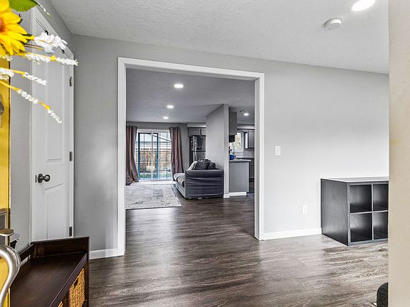 3rd image of 1775 Whitcomb Dr NW