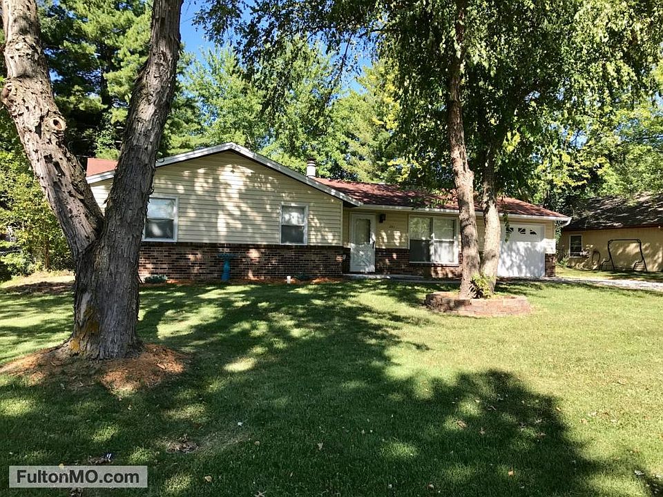 1st image of 241 N Broadview Ct