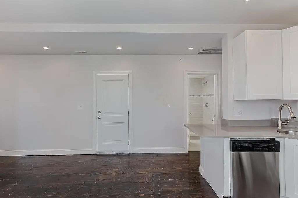 4 bed, $7,500 — Photo 2
