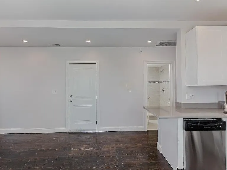 998 Tremont St #2X — Photo 2