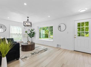 550 North Riverside DRIVE, Saukville, WI 53080